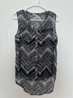 Guess Sleeveless Chevron Button-Front Blouse - Black & White